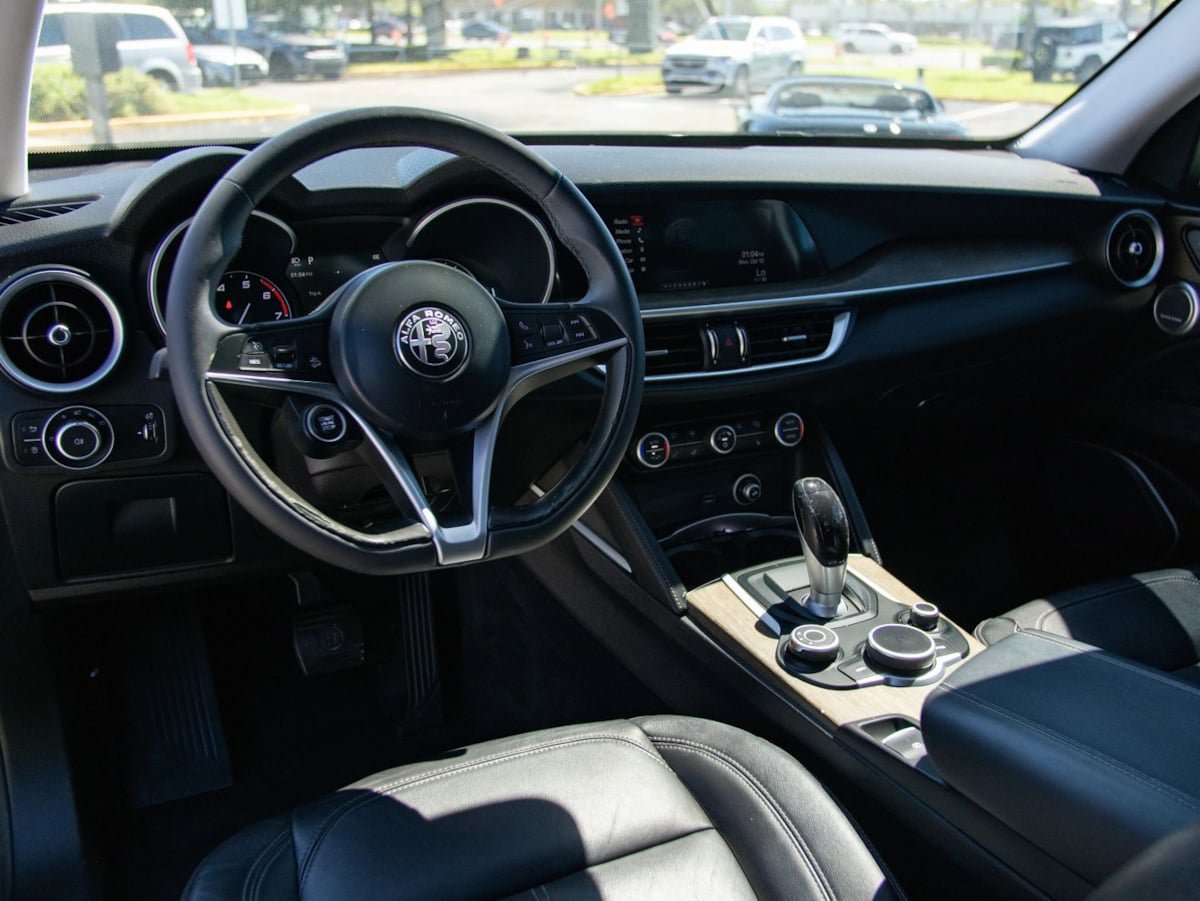 Used 2018 Alfa Romeo Stelvio Ti AWD/4WD image 13