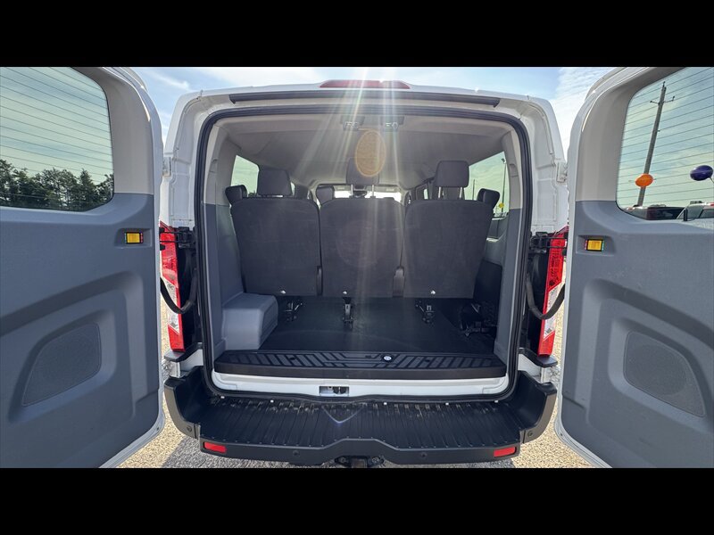 Used 2018 Ford Transit 150 XLT RWD image 7