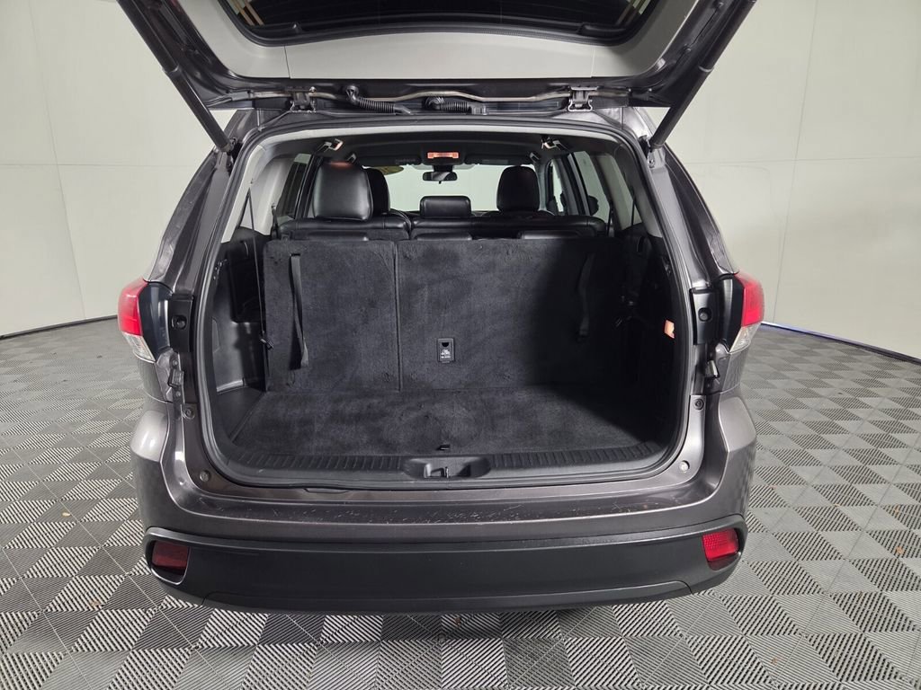 Used 2019 Toyota Highlander Plus FWD image 30