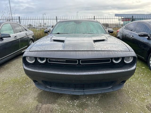 Used 2016 Dodge Challenger SXT video 2