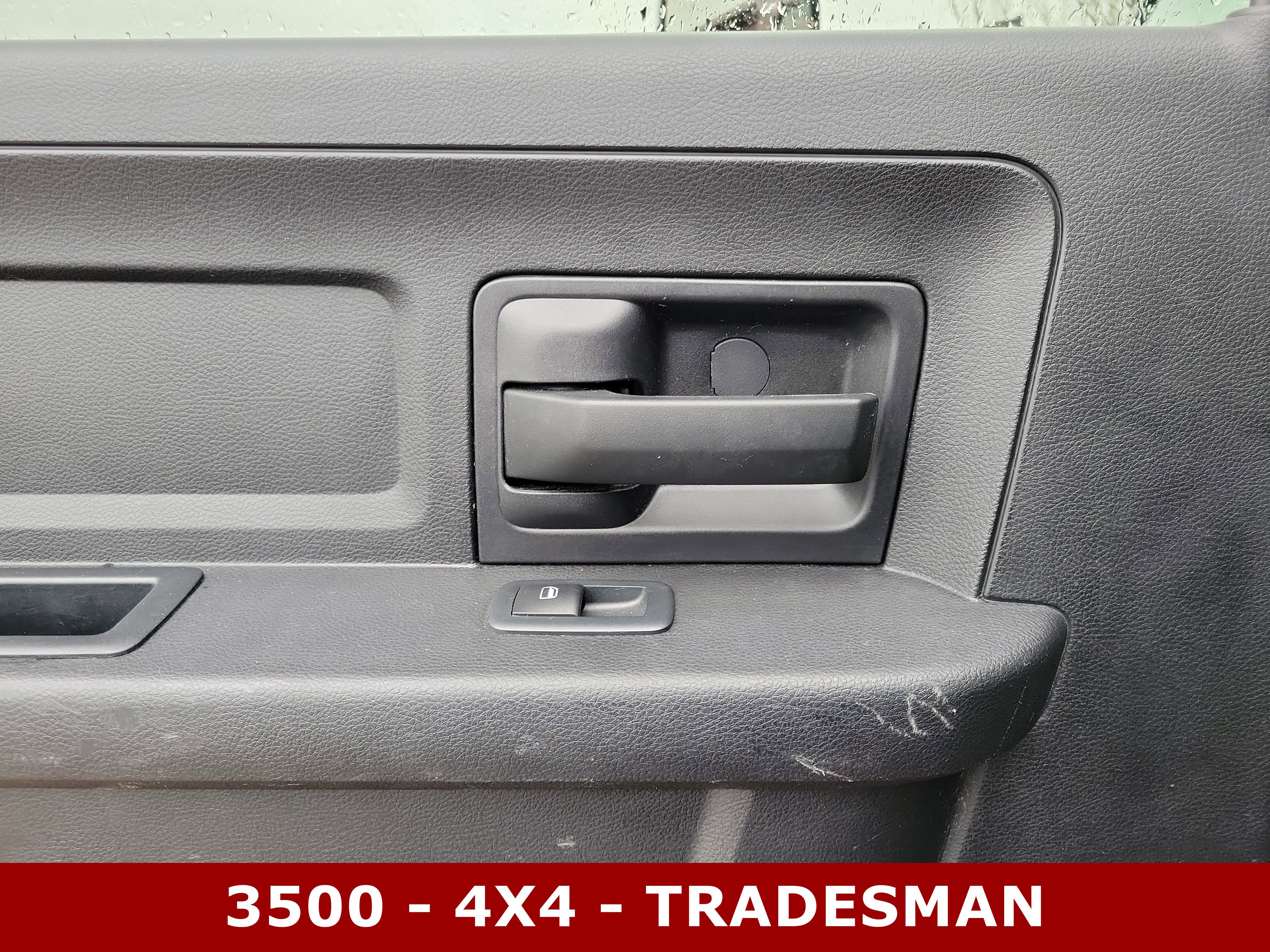 Used 2017 RAM 3500 Tradesman w/ Chrome Appearance Group image 12