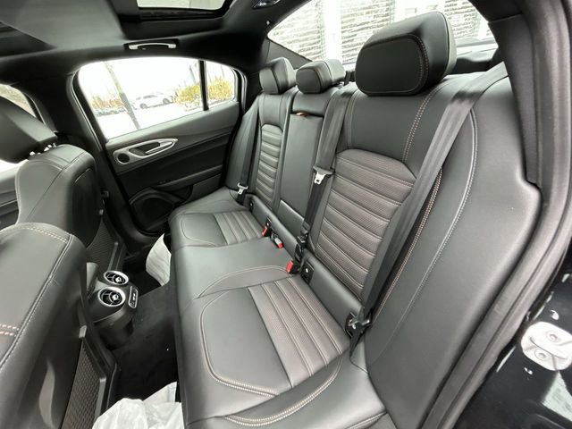 New 2025 Alfa Romeo Giulia AWD w/ Driving Assist Package image 13