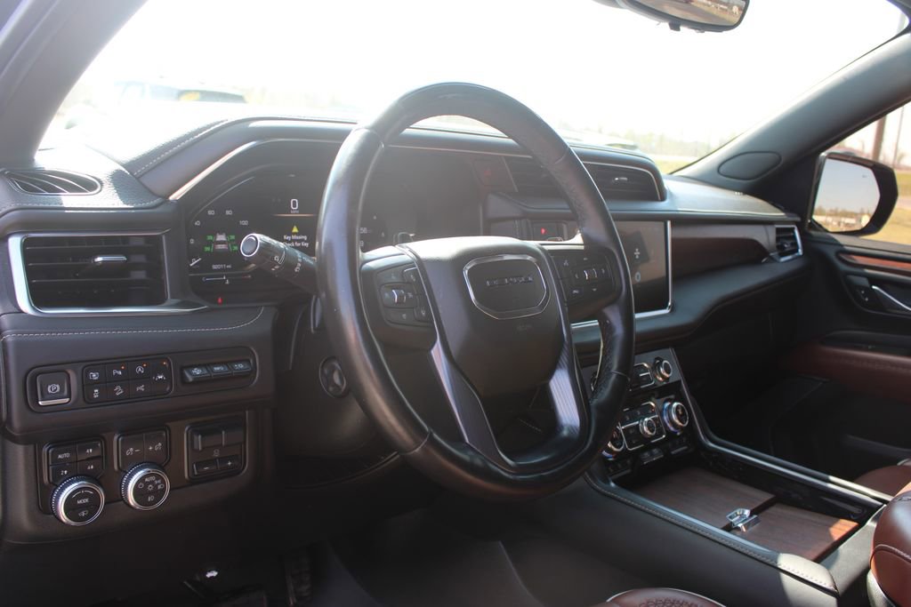 Used 2023 GMC Yukon Denali Ultimate w/ LPO, Floor Liner Package AWD/4WD image 26