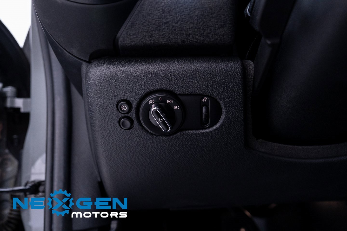 Used 2023 MINI Cooper 2-Door Hardtop image 20