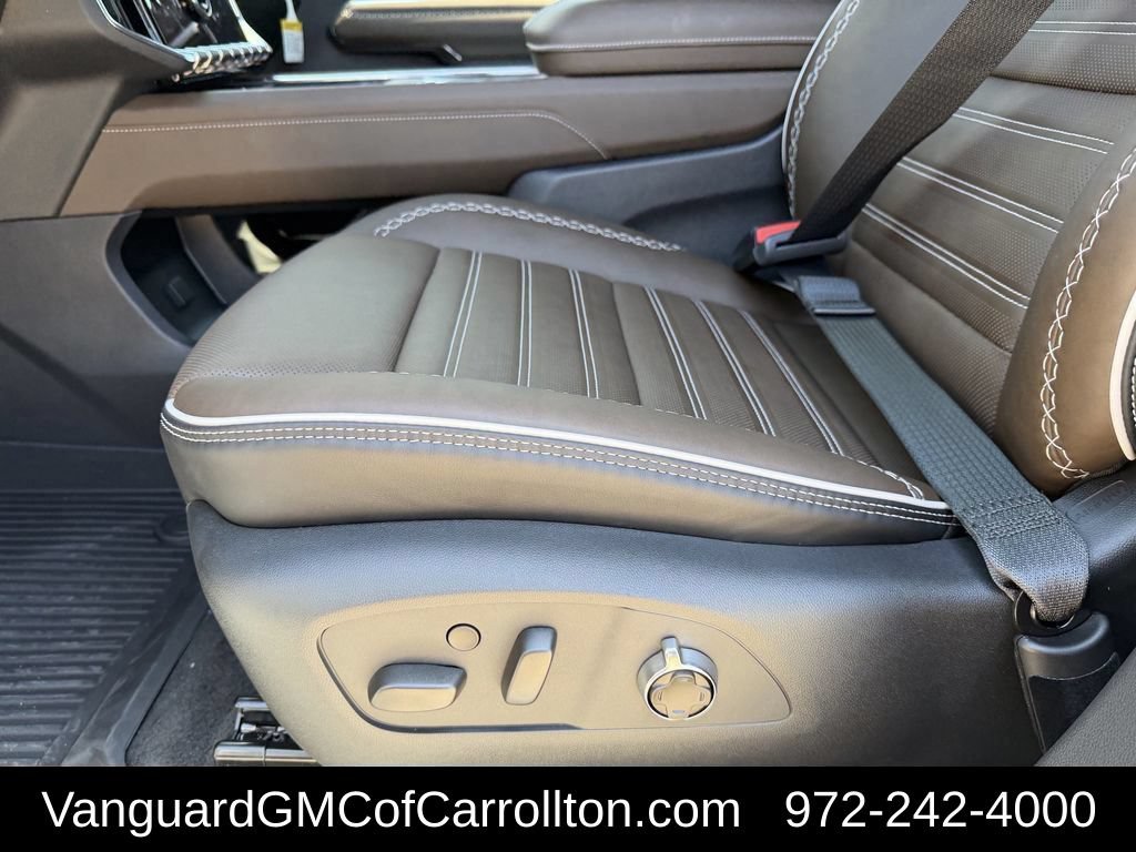 New 2026 GMC Acadia Denali Ultimate w/ LPO, Floor Liner Package AWD/4WD image 24