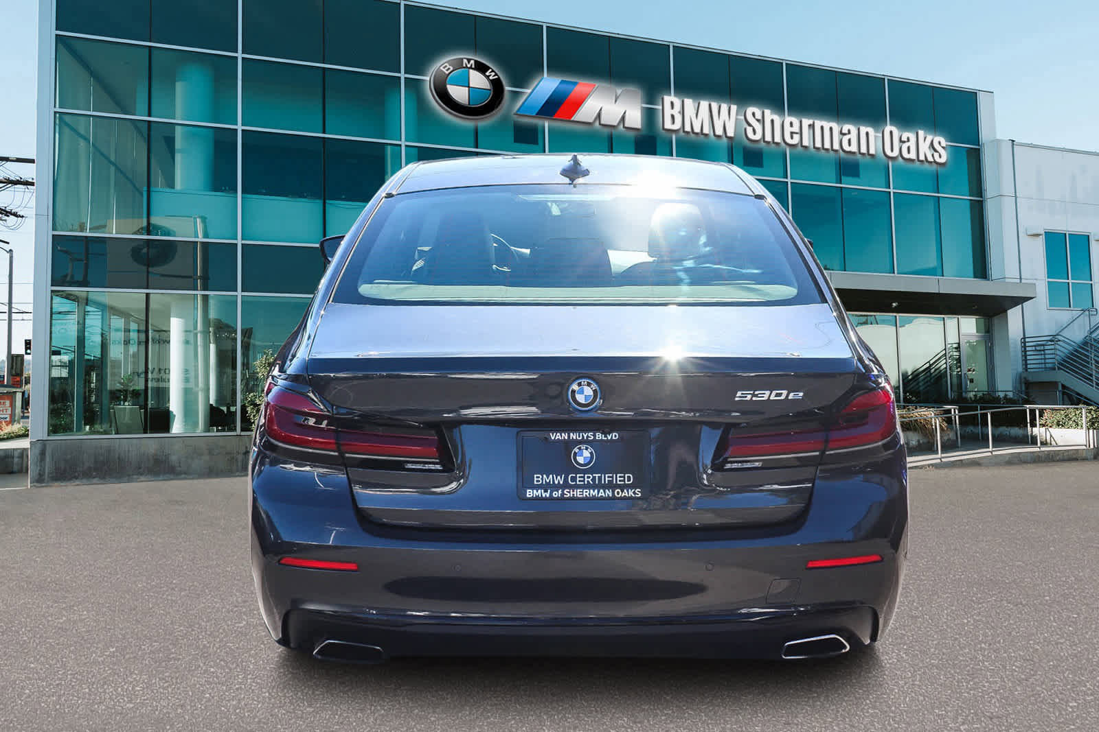 Certified 2023 BMW 530e w/ Convenience Package image 5