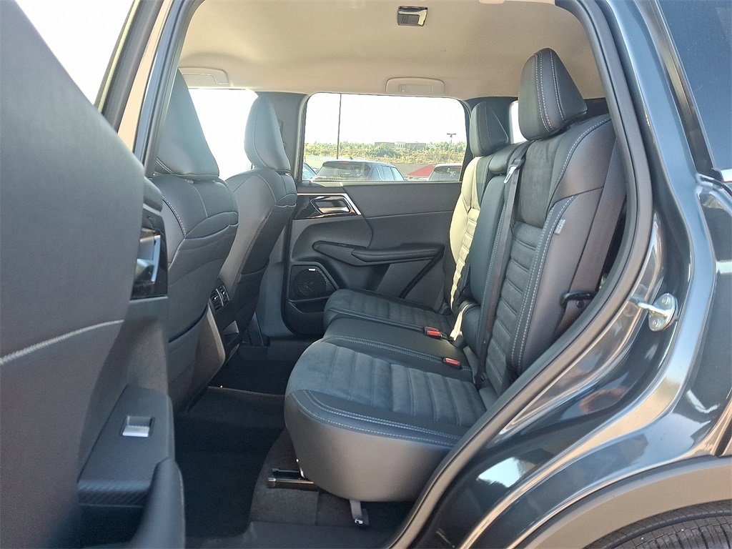 New 2025 Mitsubishi Outlander SE image 5