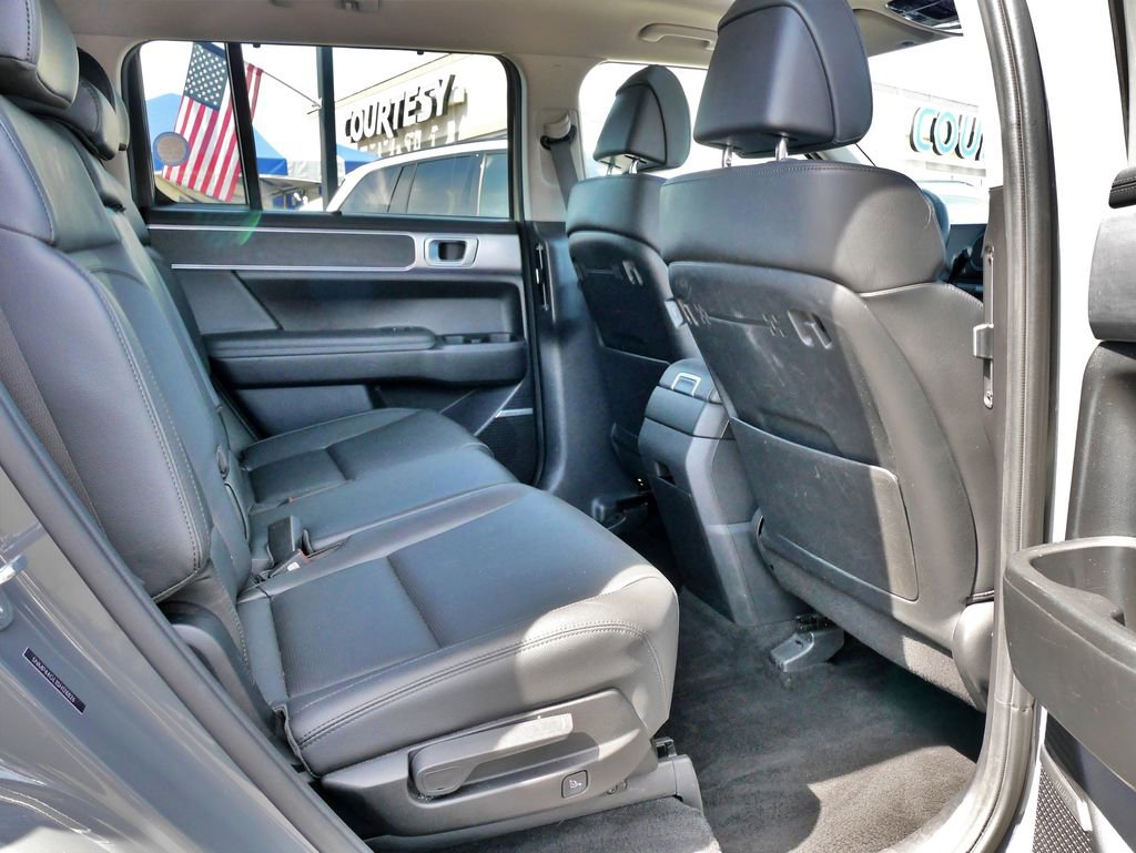 Used 2025 Hyundai Santa Fe Limited image 8