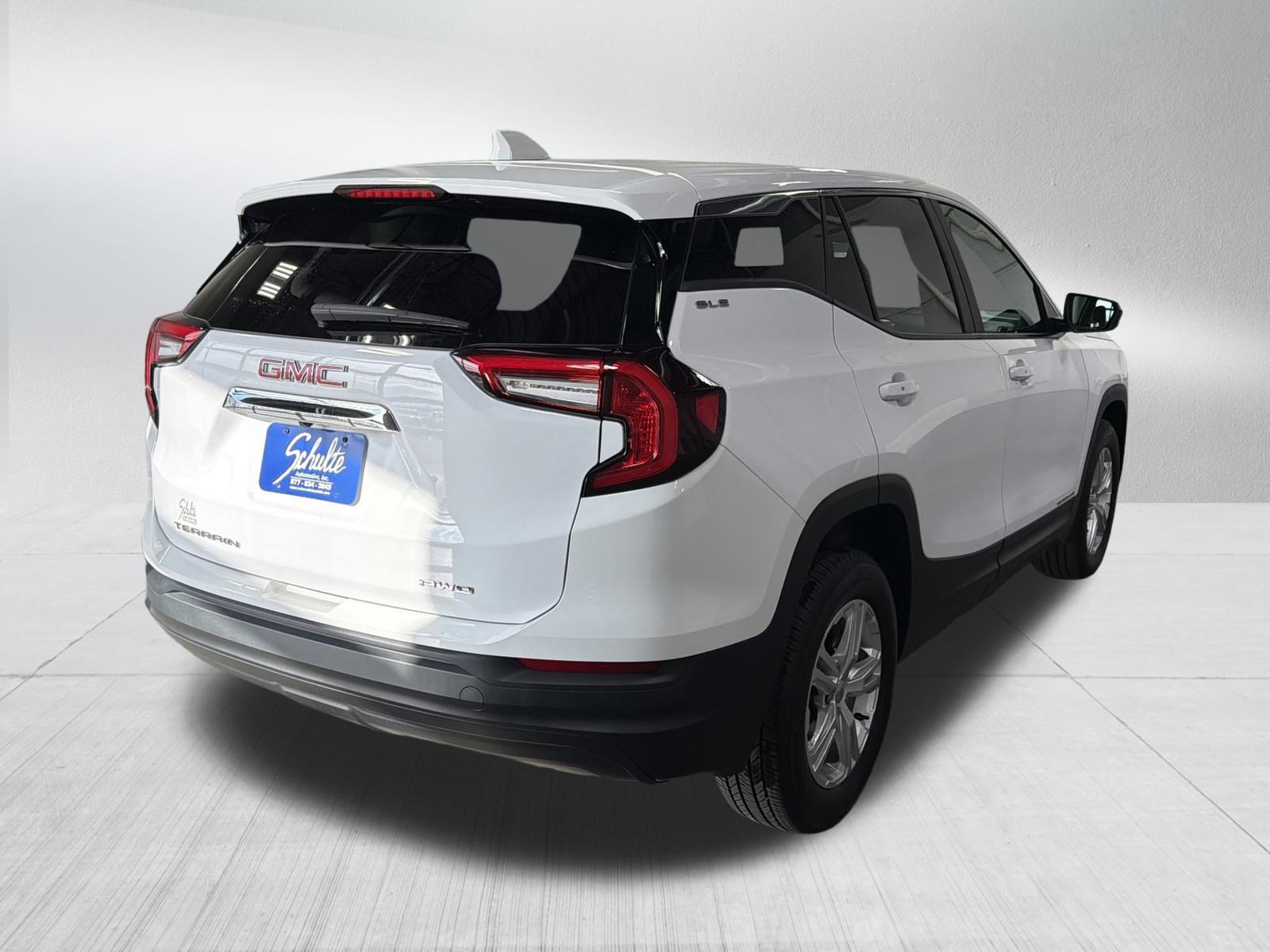 Used 2024 GMC Terrain SLE image 7