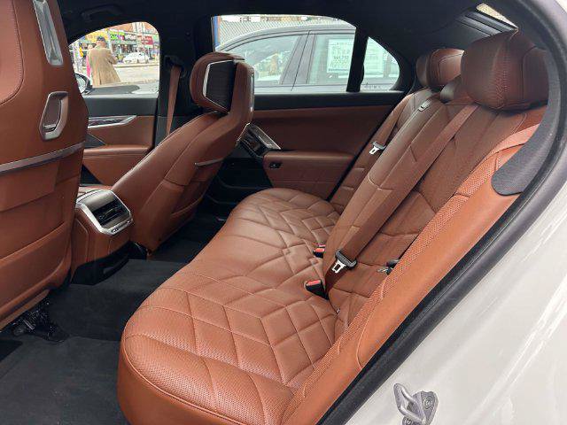 Used 2023 BMW 760i xDrive AWD/4WD image 13