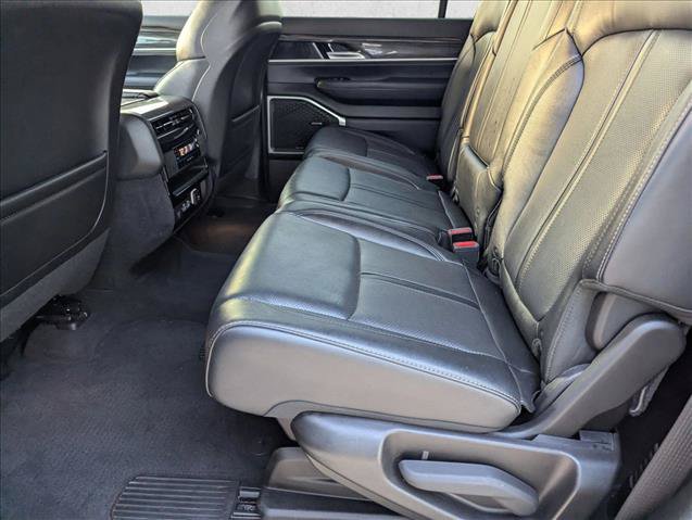 Used 2022 Jeep Wagoneer Series II RWD image 16