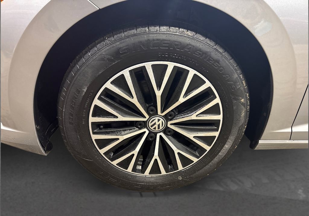 Used 2019 Volkswagen Jetta SE w/ Cold Weather Package image 12