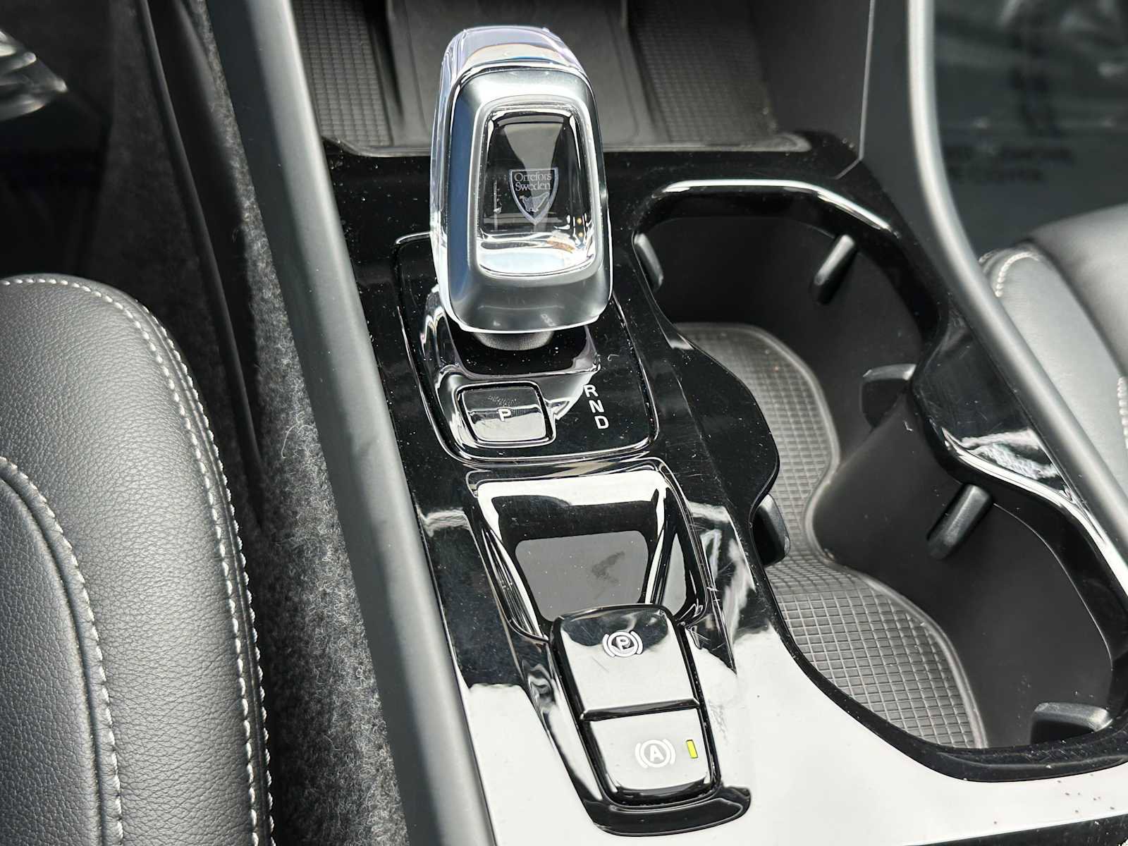 Certified 2025 Volvo XC40 B5 Plus AWD/4WD image 31