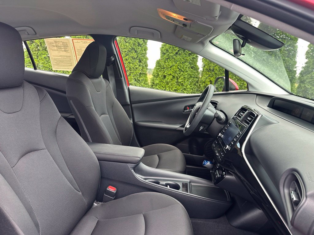 Used 2021 Toyota Prius L Eco FWD image 28