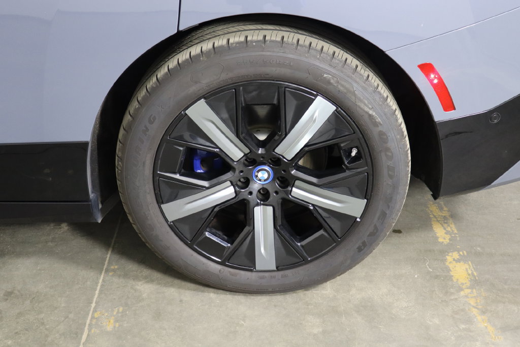 Used 2023 BMW iX xDrive50 w/ Premium Package AWD/4WD image 43