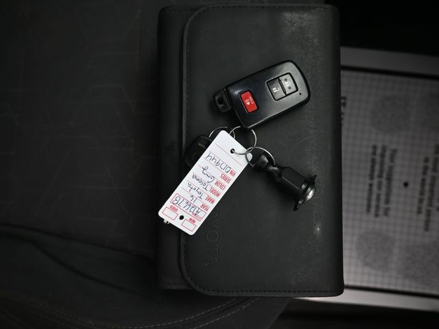 Used 2016 Toyota Tacoma TRD Off-Road w/ Premium & Technology Package AWD/4WD image 10