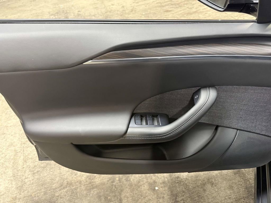 Used 2024 Tesla Model S AWD/4WD image 21