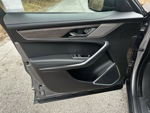 Used 2023 Jaguar F-PACE image 10