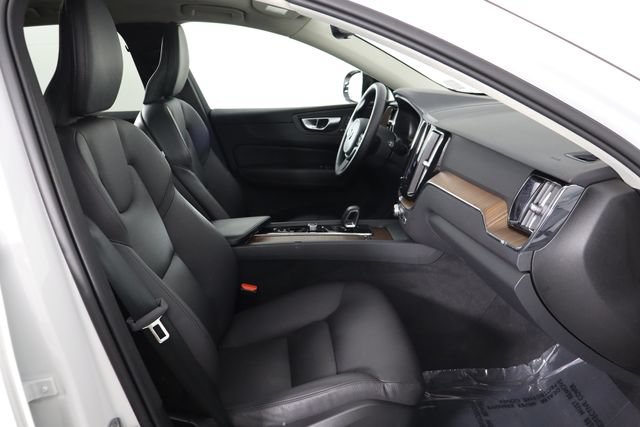 Used 2024 Volvo XC60 B5 Plus AWD/4WD image 16