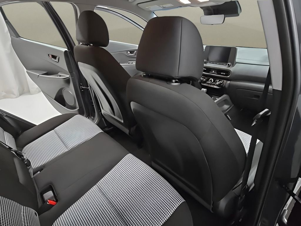 Certified 2022 Hyundai Kona SE w/ Cargo Package image 17