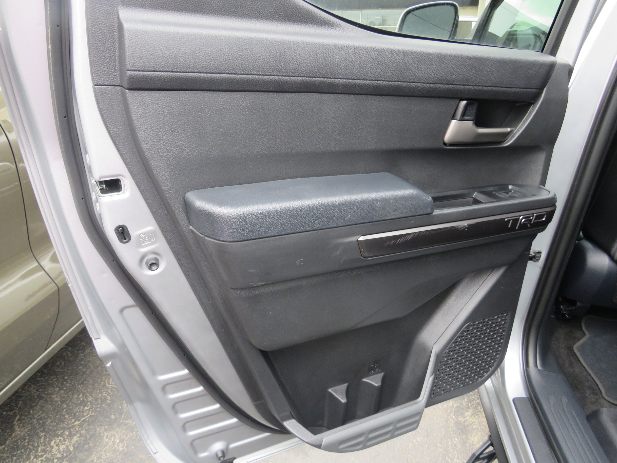 Used 2024 Toyota Tacoma TRD Off-Road w/ TRD Off Road Premium Package image 8