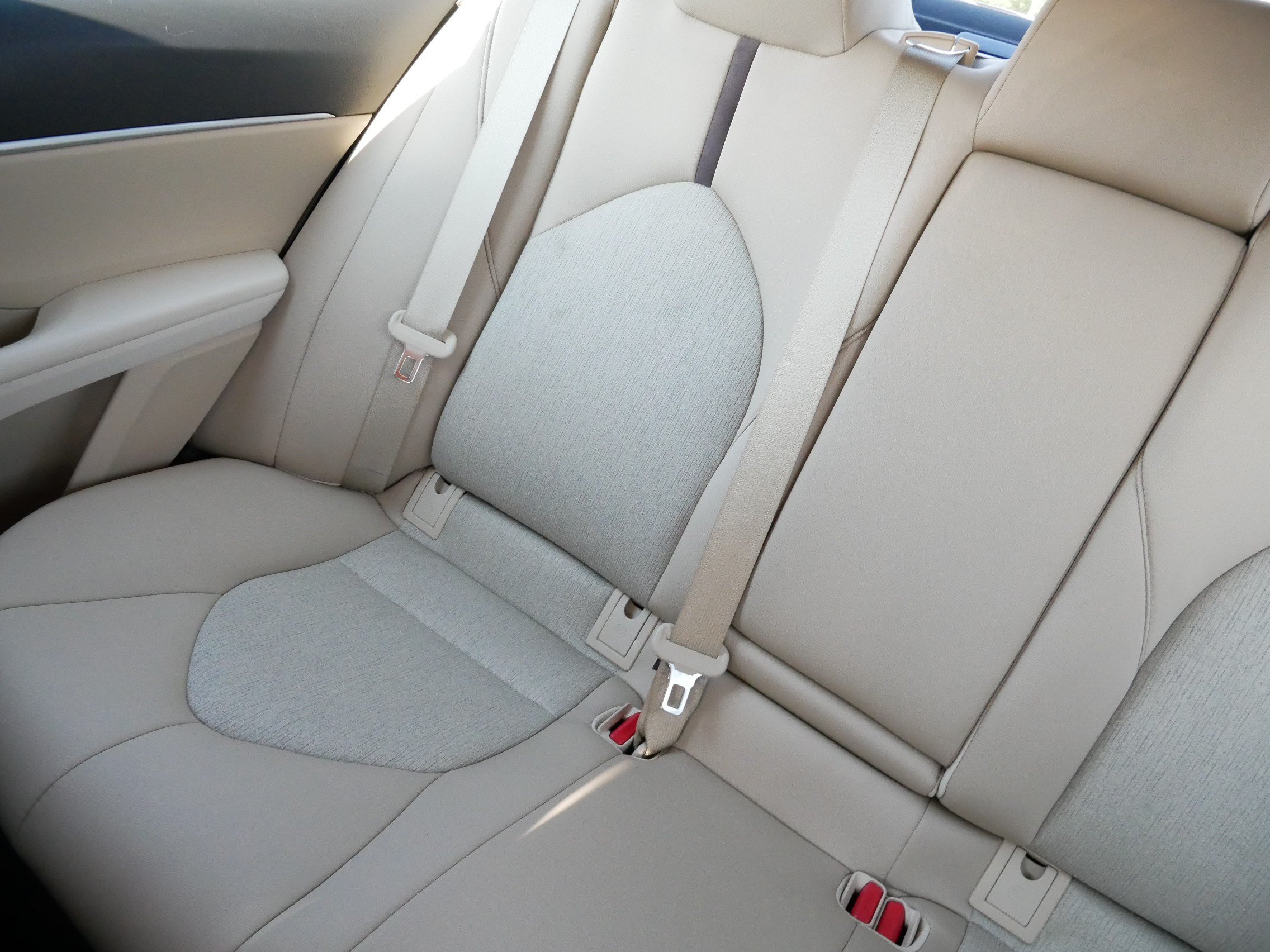 Used 2019 Toyota Camry LE FWD image 12