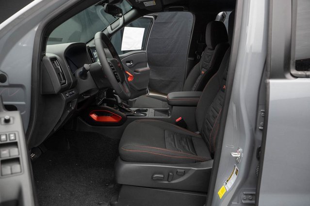 Used 2025 Nissan Frontier PRO-4X w/ Pro Convenience Package image 28