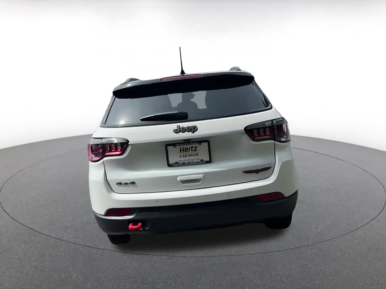 Used 2025 Jeep Compass Trailhawk image 12