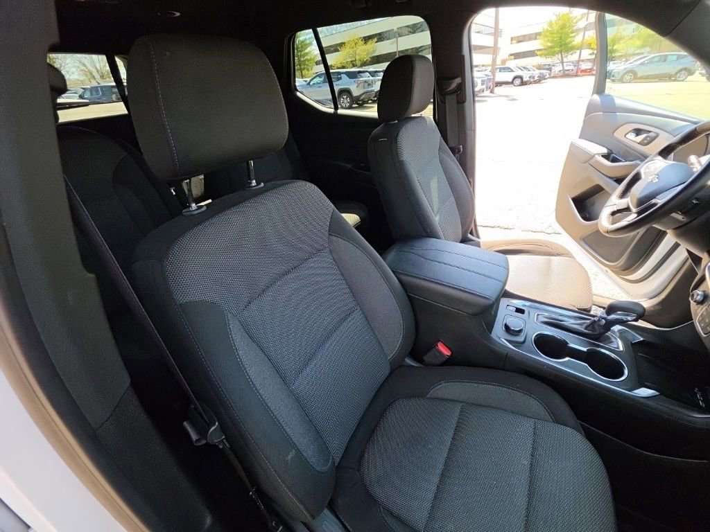 Used 2023 Chevrolet Traverse LT image 30