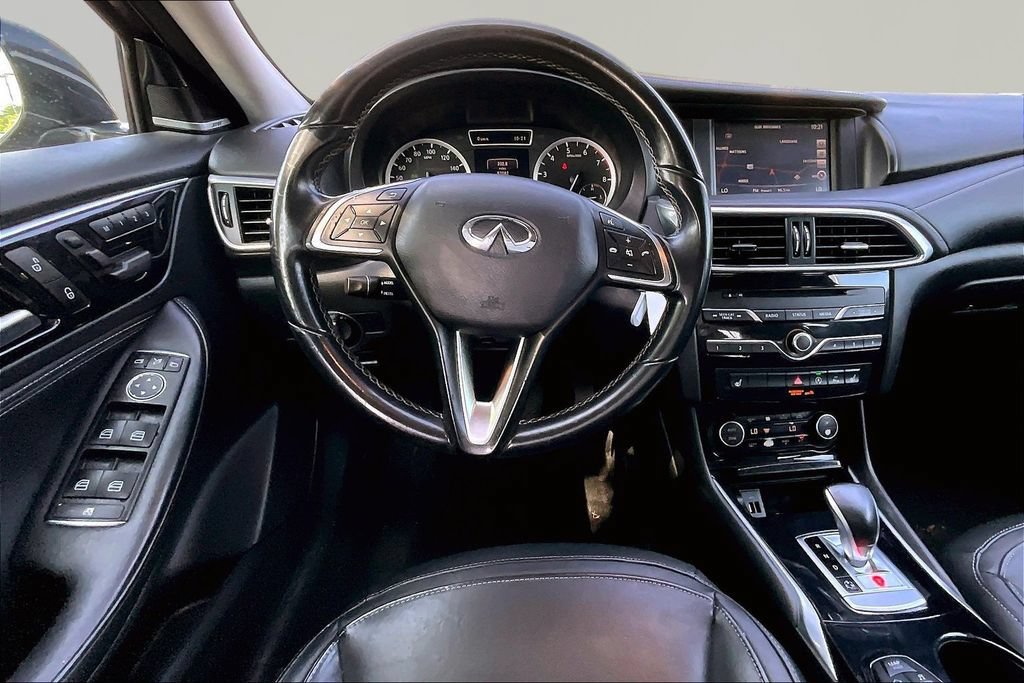 Used 2017 INFINITI QX30 Premium w/ Navigation Package FWD image 10