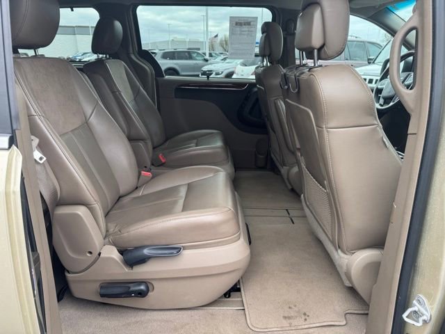 Used 2012 Chrysler Town & Country Limited w/ Luxury Group image 15