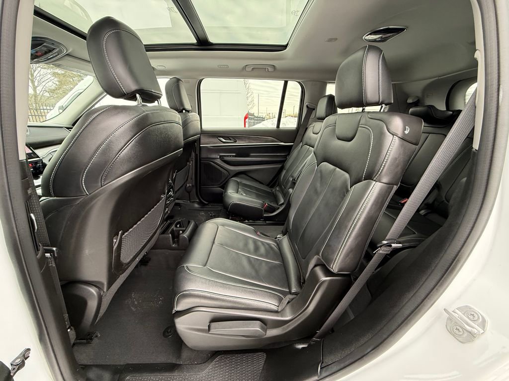 Used 2023 Jeep Grand Cherokee L Limited image 17
