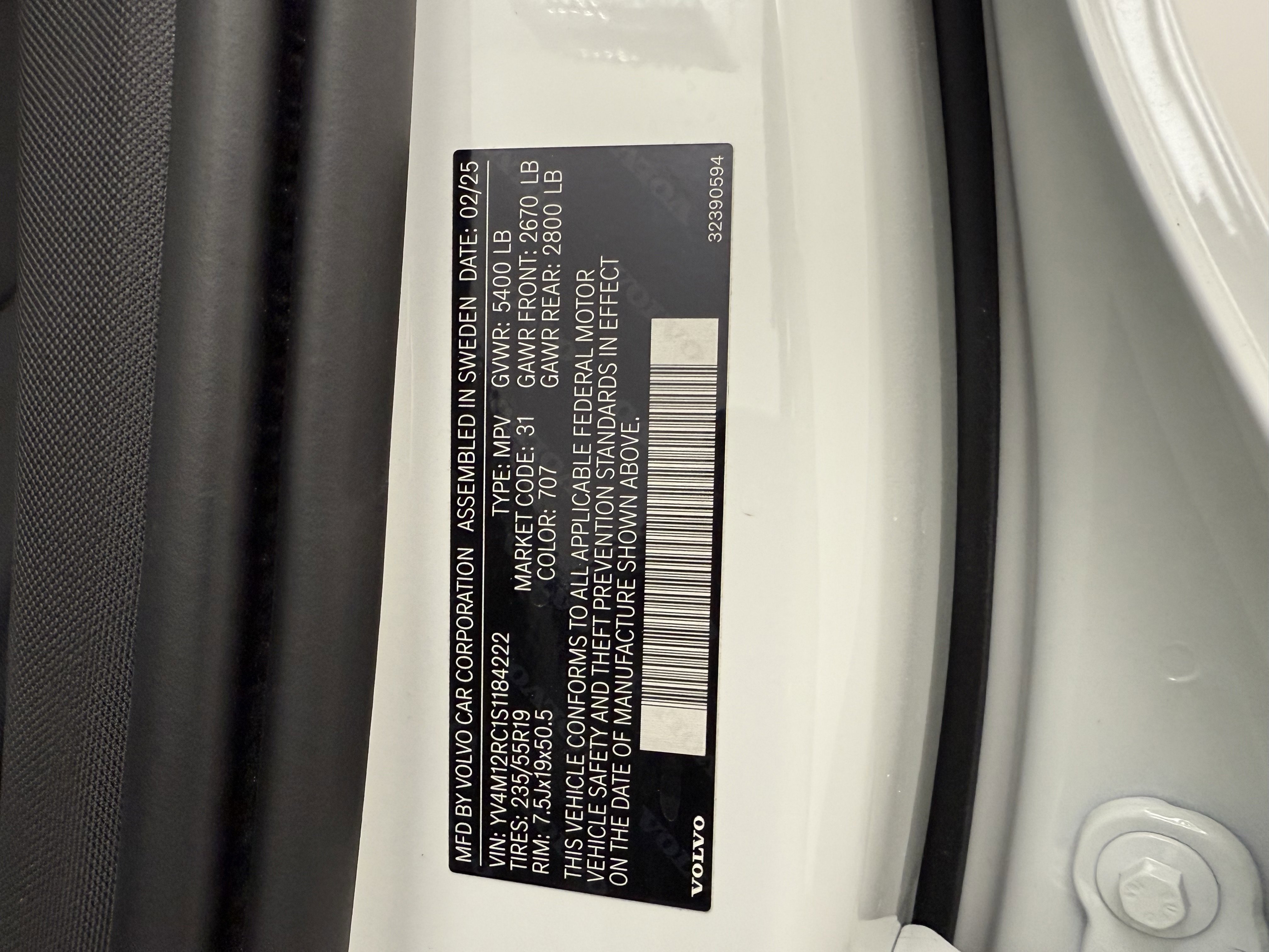 Certified 2025 Volvo XC60 B5 Plus image 29