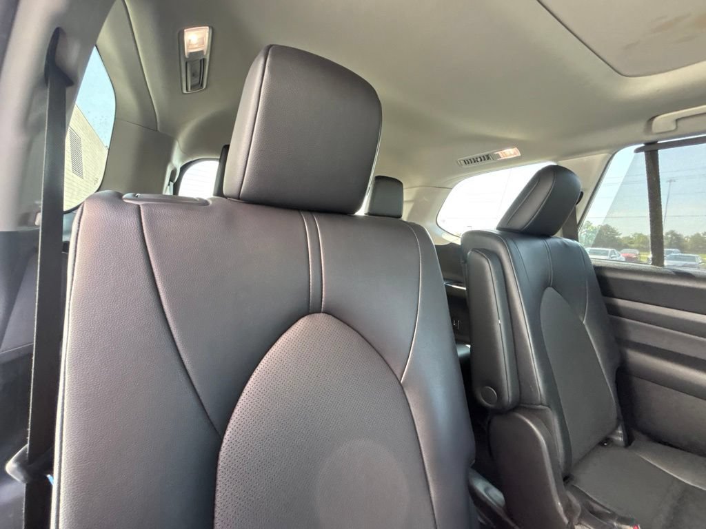 Used 2024 Toyota Grand Highlander AWD image 31