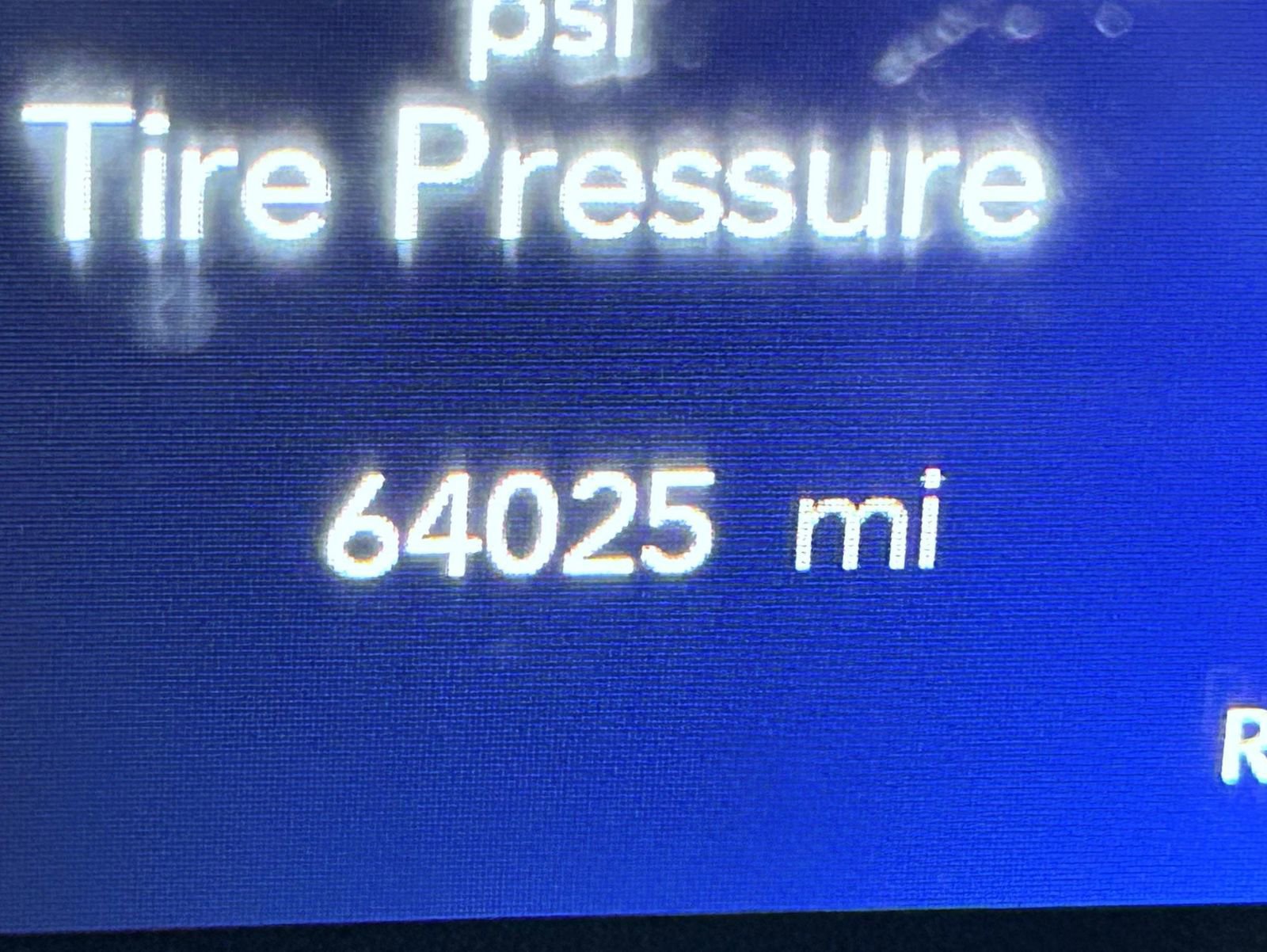 Used 2023 Chrysler Pacifica Touring-L image 11