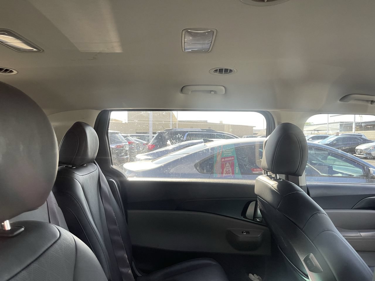 Used 2025 Kia Carnival FWD image 5
