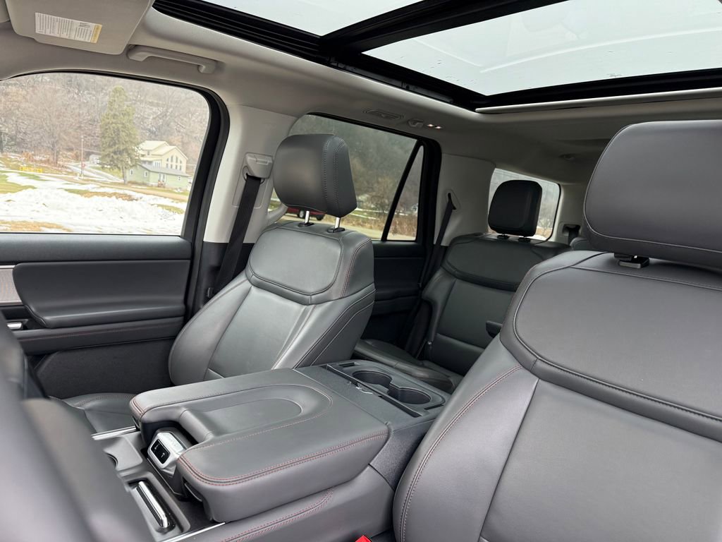 Used 2025 Ford Expedition Active image 27