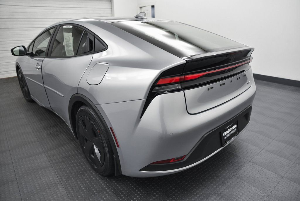 Used 2023 Toyota Prius LE image 5