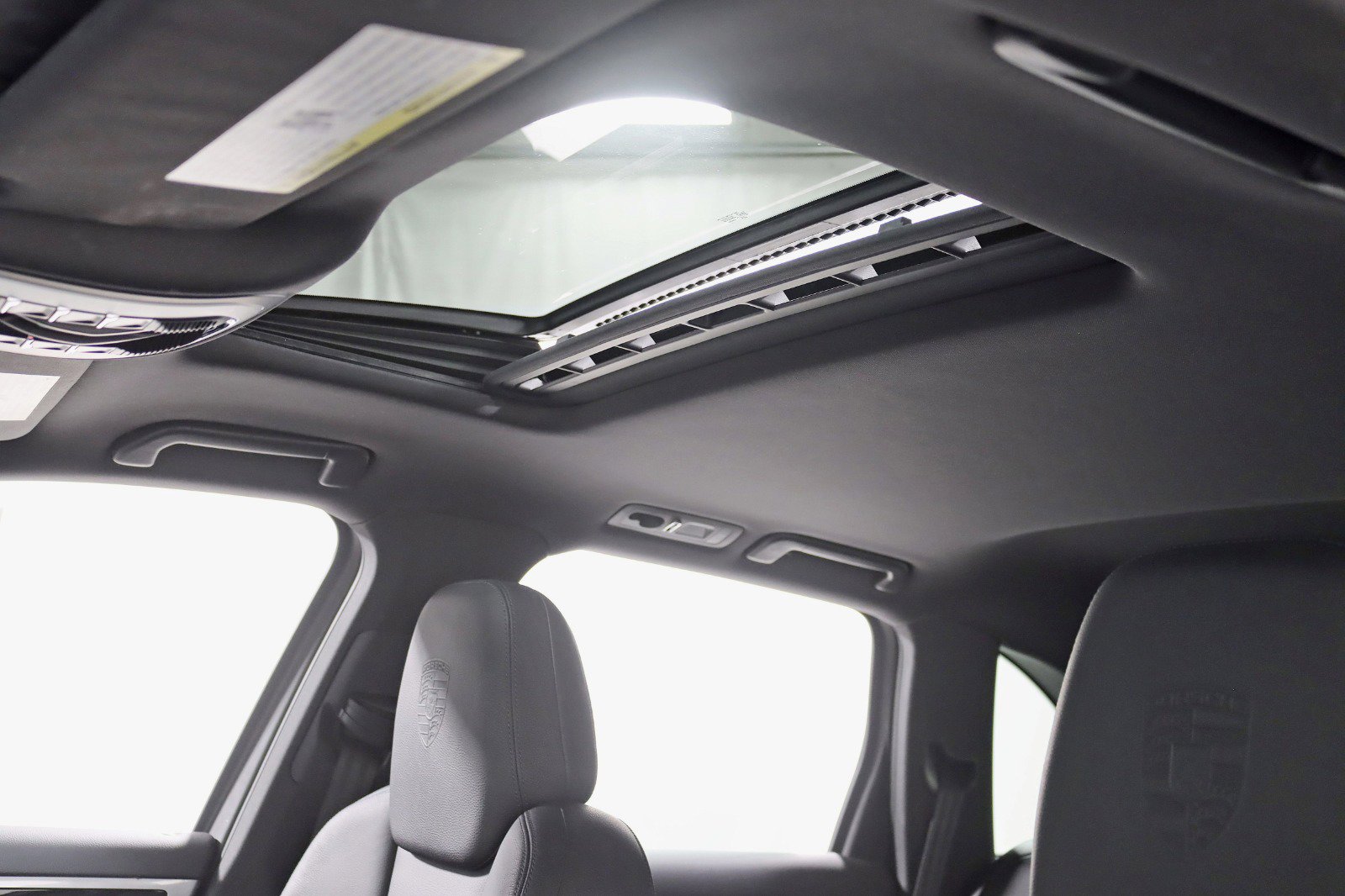 Used 2014 Porsche Cayenne Platinum Edition image 28