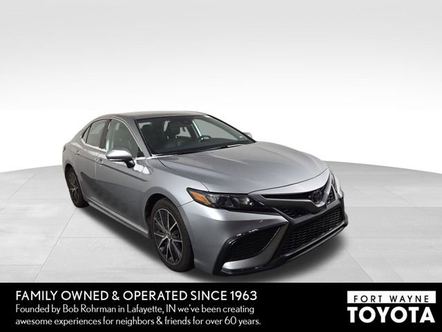 Used 2024 Toyota Camry SE image 4