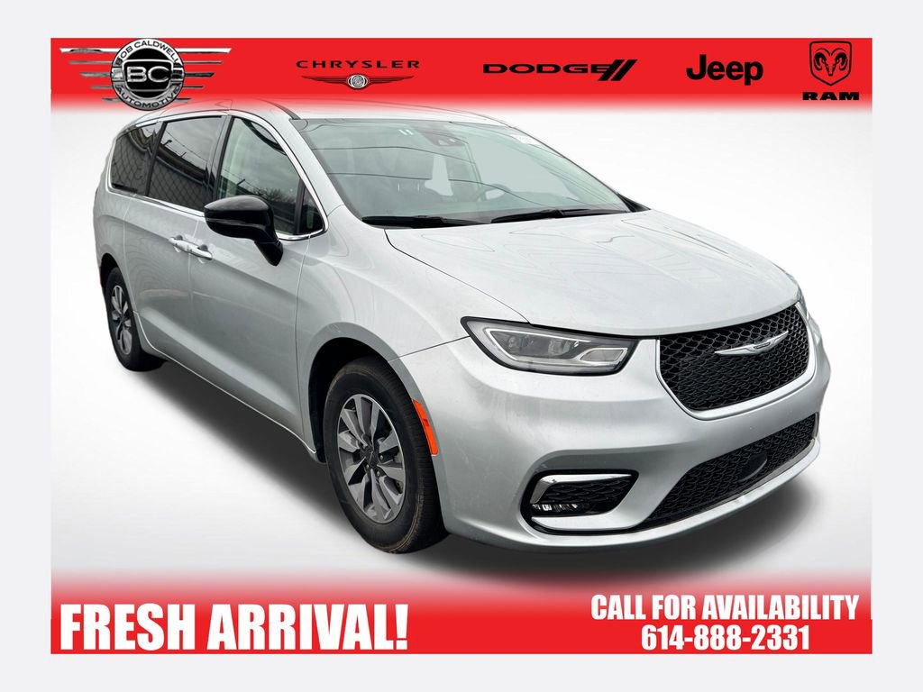 Used 2024 Chrysler Pacifica Select image 1