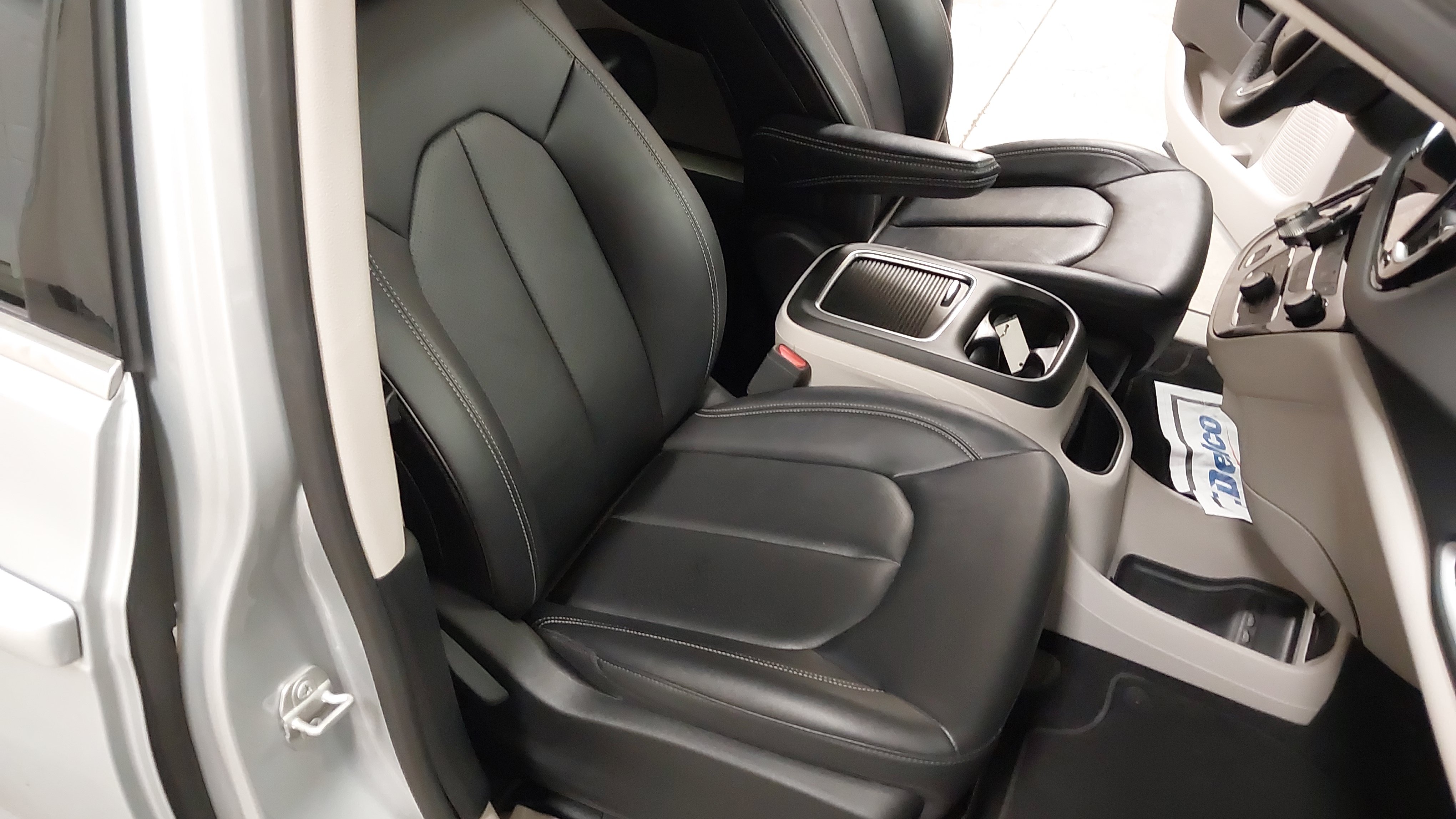 Used 2024 Chrysler Pacifica Touring-L FWD image 28