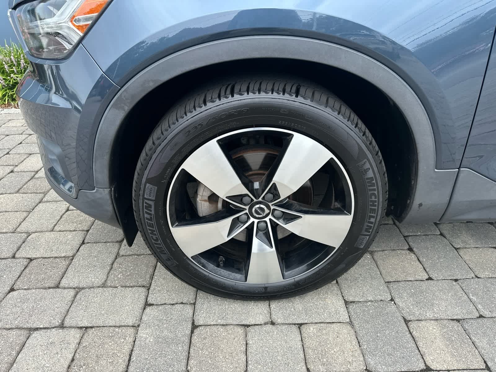 Used 2021 Volvo XC40 T5 Momentum w/ Protection Package Premier AWD/4WD image 5