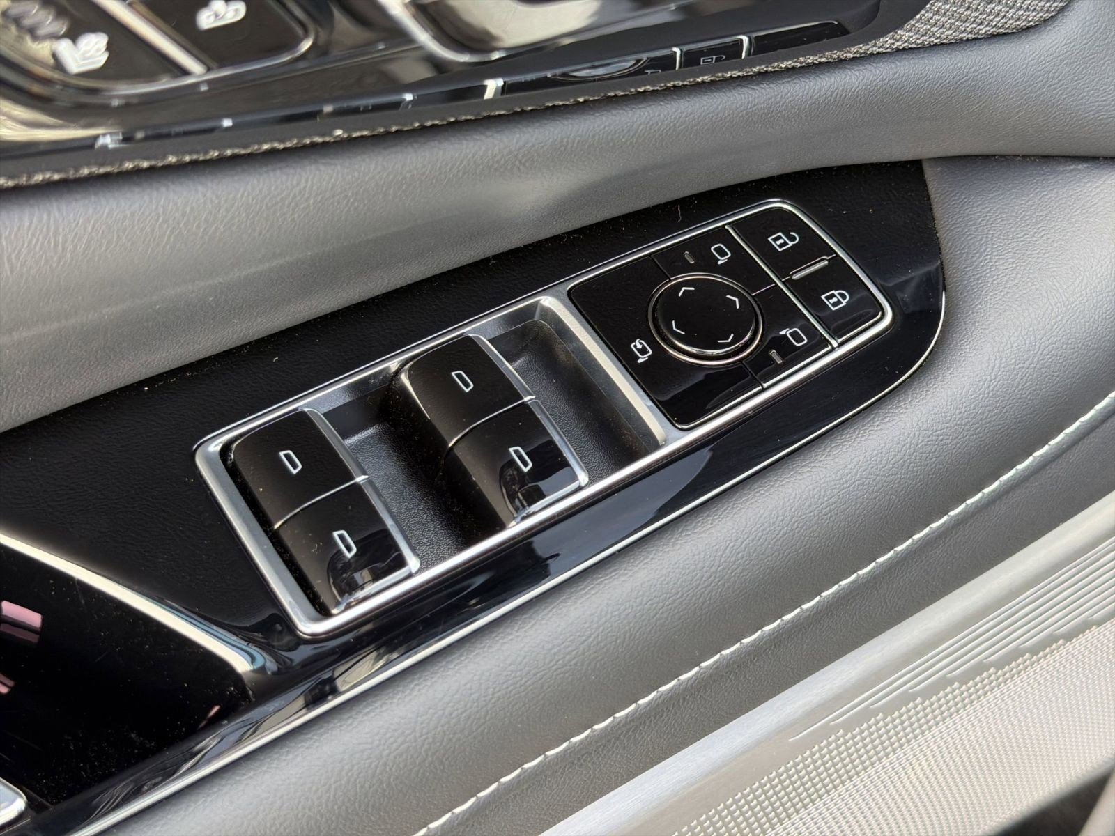 New 2026 Cadillac Optiq V AWD/4WD image 20