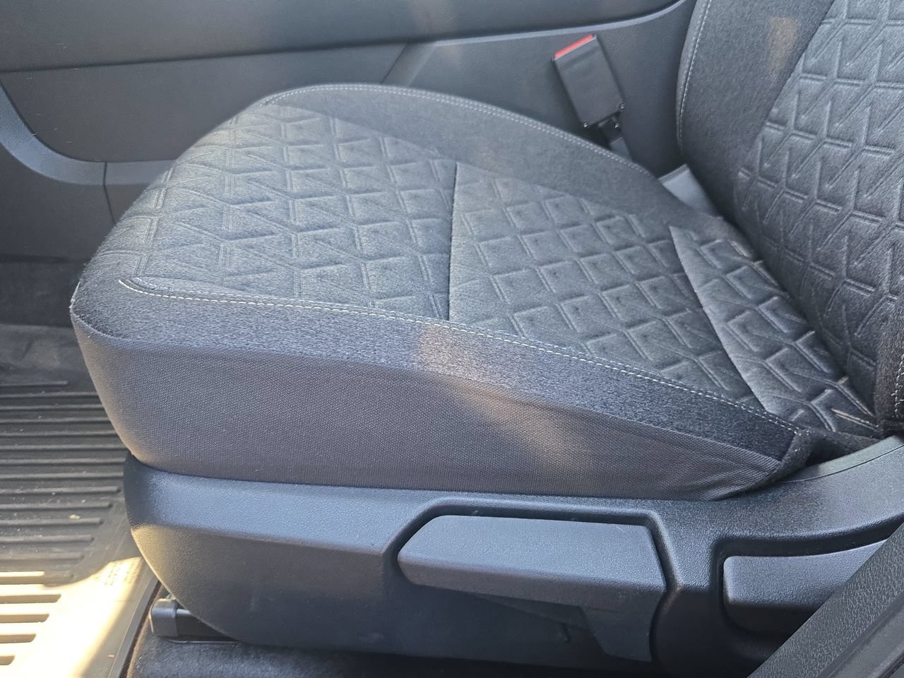 Used 2025 Nissan Kicks SV FWD image 16