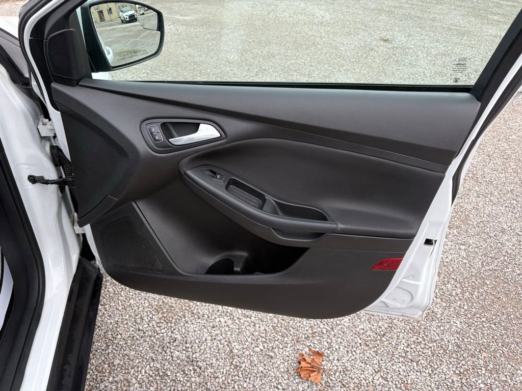 Used 2016 Ford Focus SE image 16