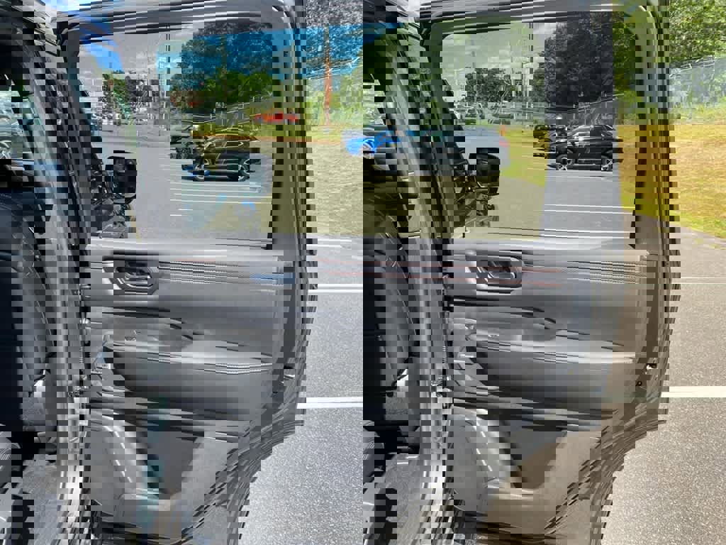 New 2025 Nissan Armada PRO-4X w/ Pro-4X Premium Package image 24