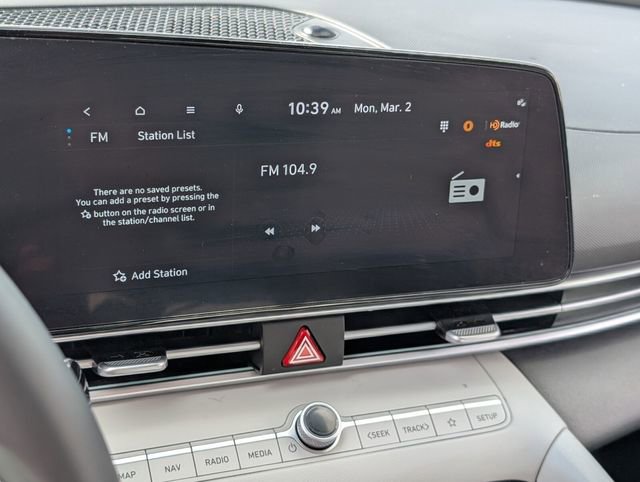 Used 2024 Hyundai Elantra Limited image 31