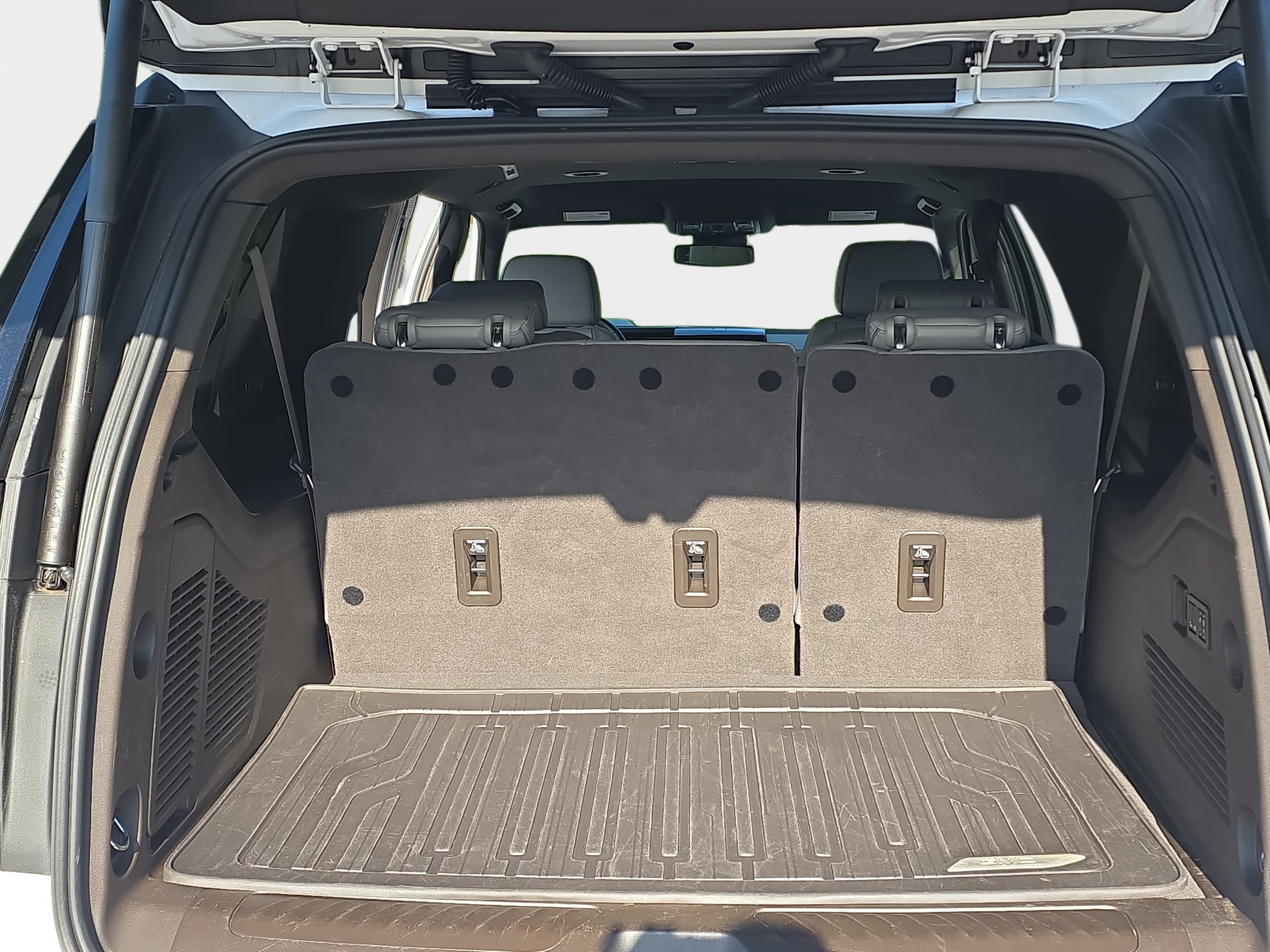 Used 2025 GMC Yukon XL Elevation AWD/4WD image 13