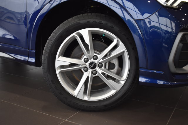 Used 2024 Audi Q3 2.0T Premium w/ Convenience Package AWD/4WD image 2